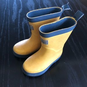 Yellow Hatley Rain Boots, toddler galoshes 6T